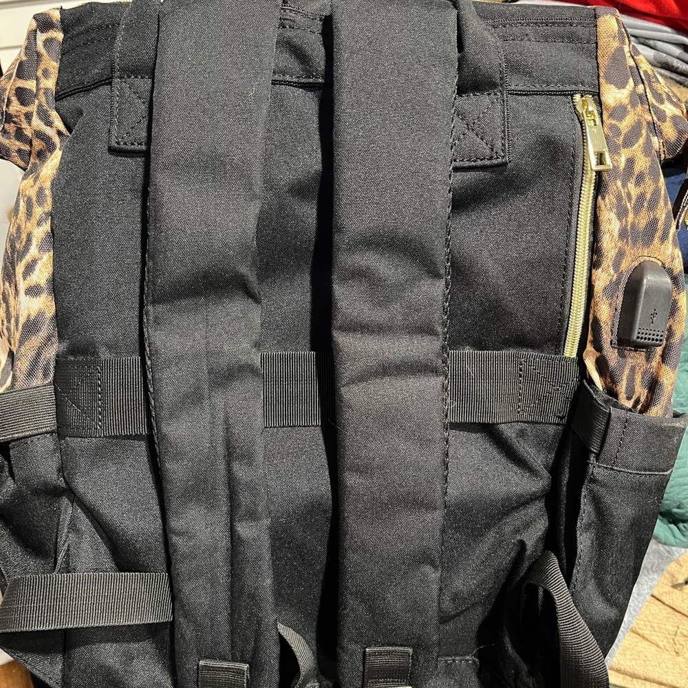 Leopard Laptop Backpack - Picture 2 of 3